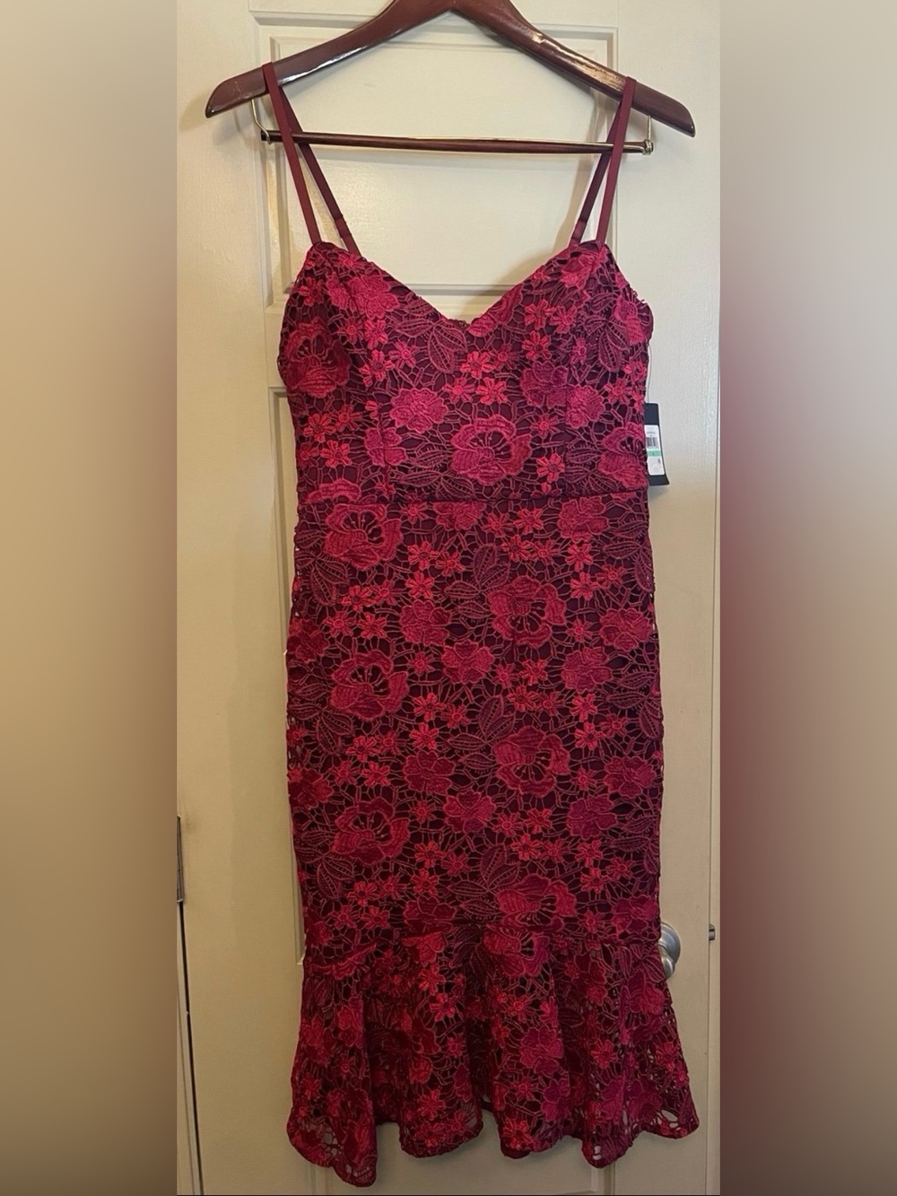 GUESS Women's Lace Midi with Flounce Hem Dress/ size 8